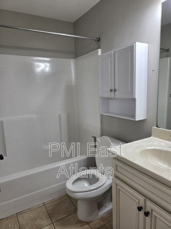 Building Photo - 422 Live Oak Pass