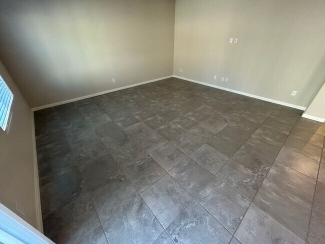 Building Photo - Gorgeous two-story home with 5 bedrooms and 3 bathrooms in a gated community