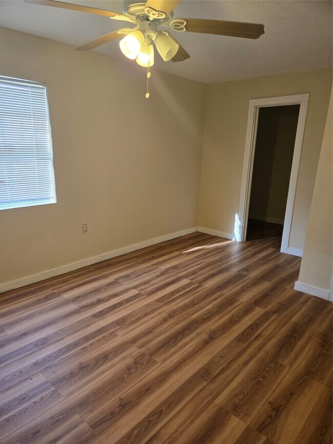 Building Photo - 2216 3rd St