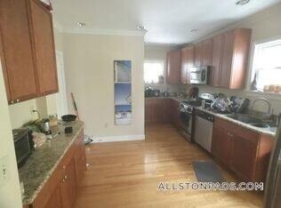 Building Photo - 4 Barstow St