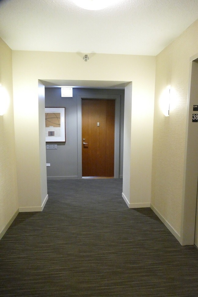 Building Photo - 400 N La Salle Dr