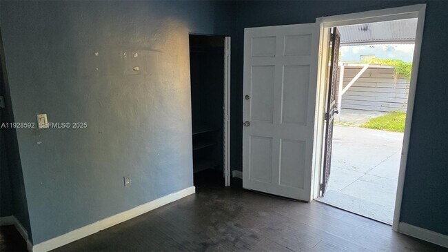 Building Photo - 3300 NW 23rd Ave