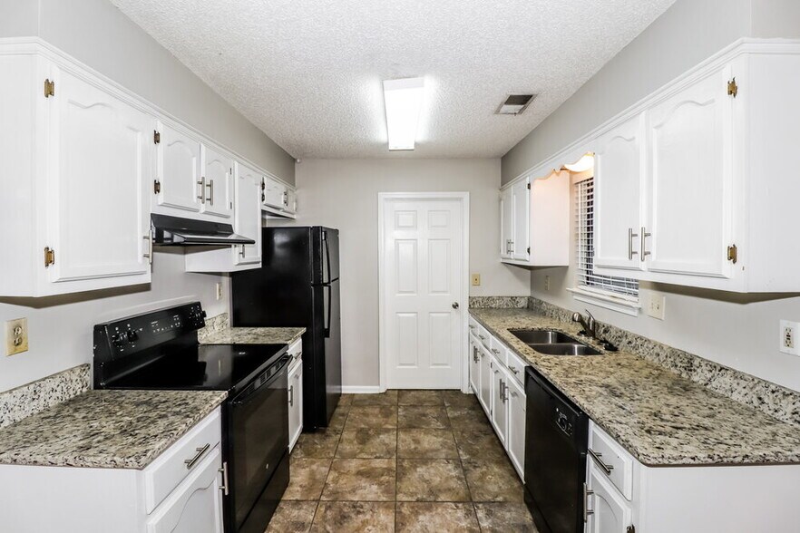 Building Photo - 4893 Barkshire Dr
