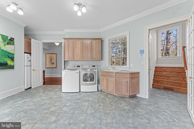 Building Photo - 8541 Old Dominion Dr