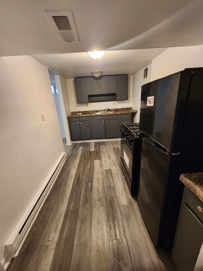 Building Photo - Apartment Unit with Appliances