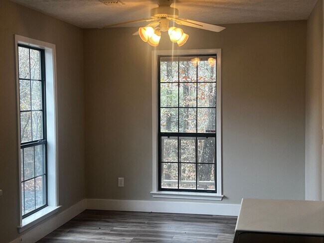 Building Photo - 95 Oakwood Dr