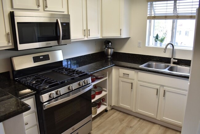 Building Photo - Upgraded Condo -The Bluffs at Rancho Del O...