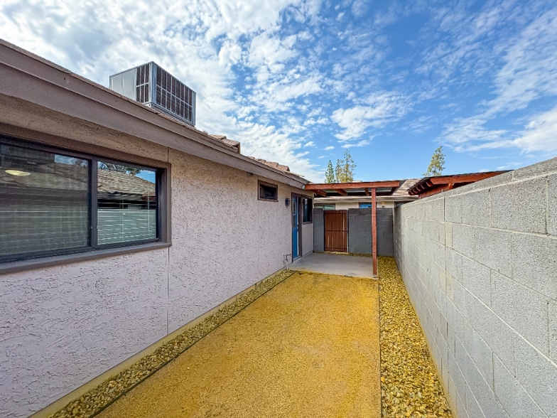 Building Photo - 515 E Dunbar Dr