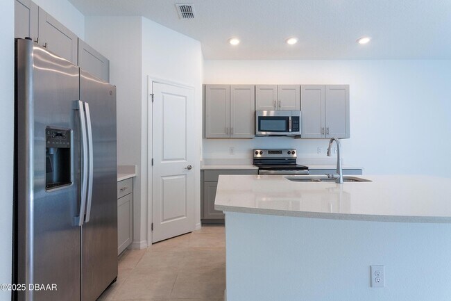 Building Photo - 326 Riverfront Wy