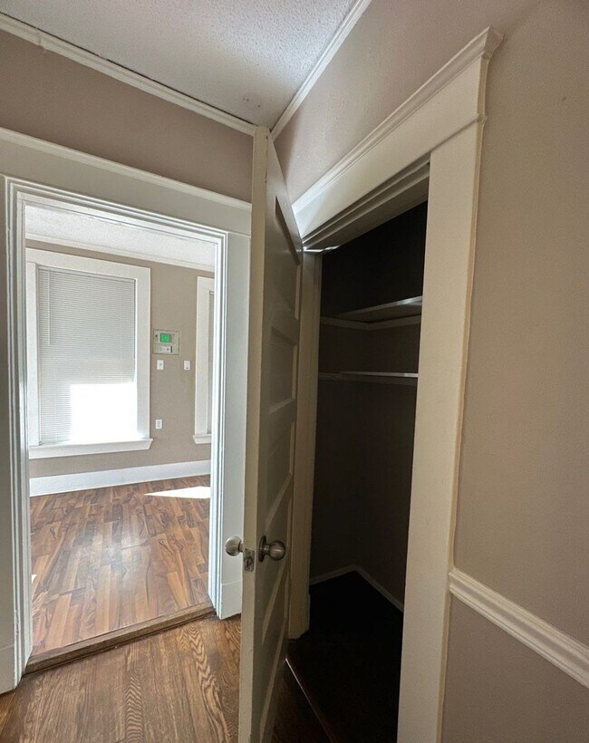 Building Photo - Gorgeous 4 Bedroom Home Now Available!!