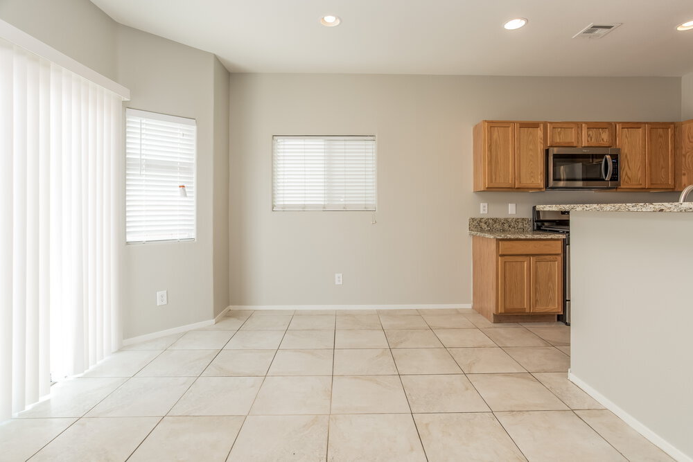 Building Photo - 3752 Hollycroft Dr