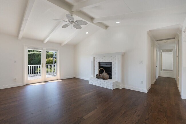 Building Photo - 5 Santa Victoria Ct