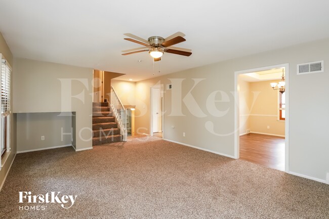 Building Photo - 5813 NW Aspen Ln