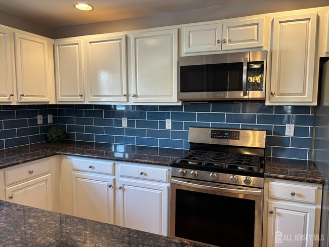 Building Photo - 112 N Broadway