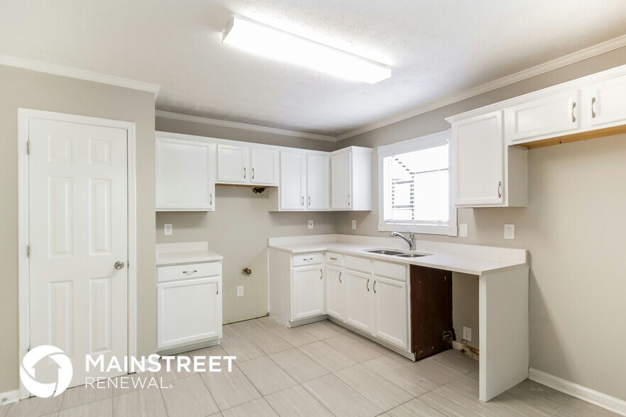 Building Photo - 1320 Howard Way