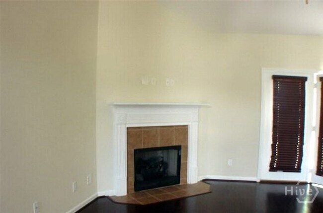 Building Photo - 216 Carlisle Way