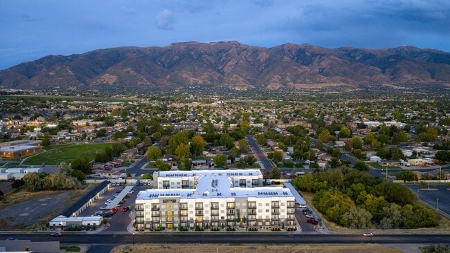 Primary Photo - 7th West at Midtown