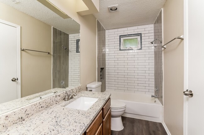 Building Photo - 7307 Park W Dr