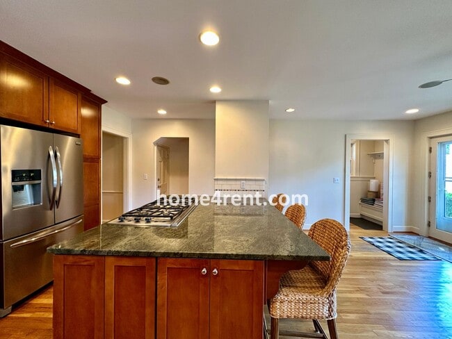 Building Photo - Charming Dutch Colonial in Brookside w/ an Updated Kitchen, Wood Floors, Fenced Yard and a Finish...