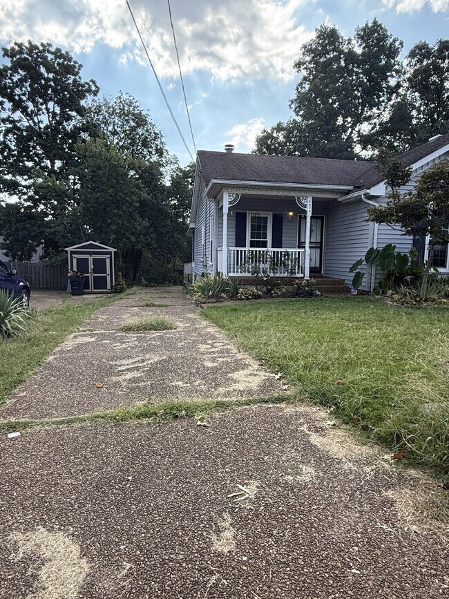 Building Photo - Single-Level 2 Bed, 2 Bath Duplex Near Percy Priest Lake with Lawn Care Included