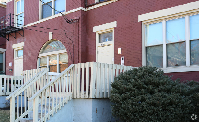 Building Photo - Fulton Chateau