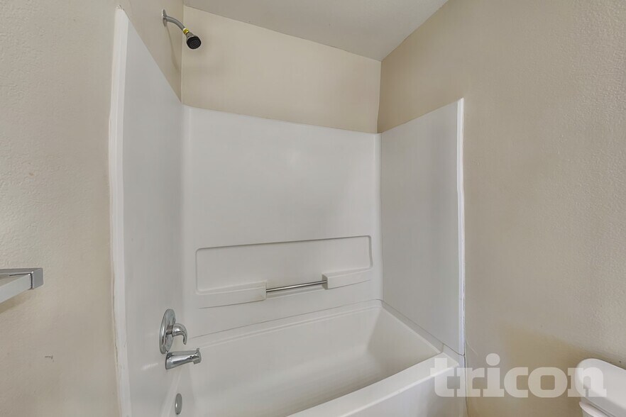 Building Photo - 522 Tres Caminos