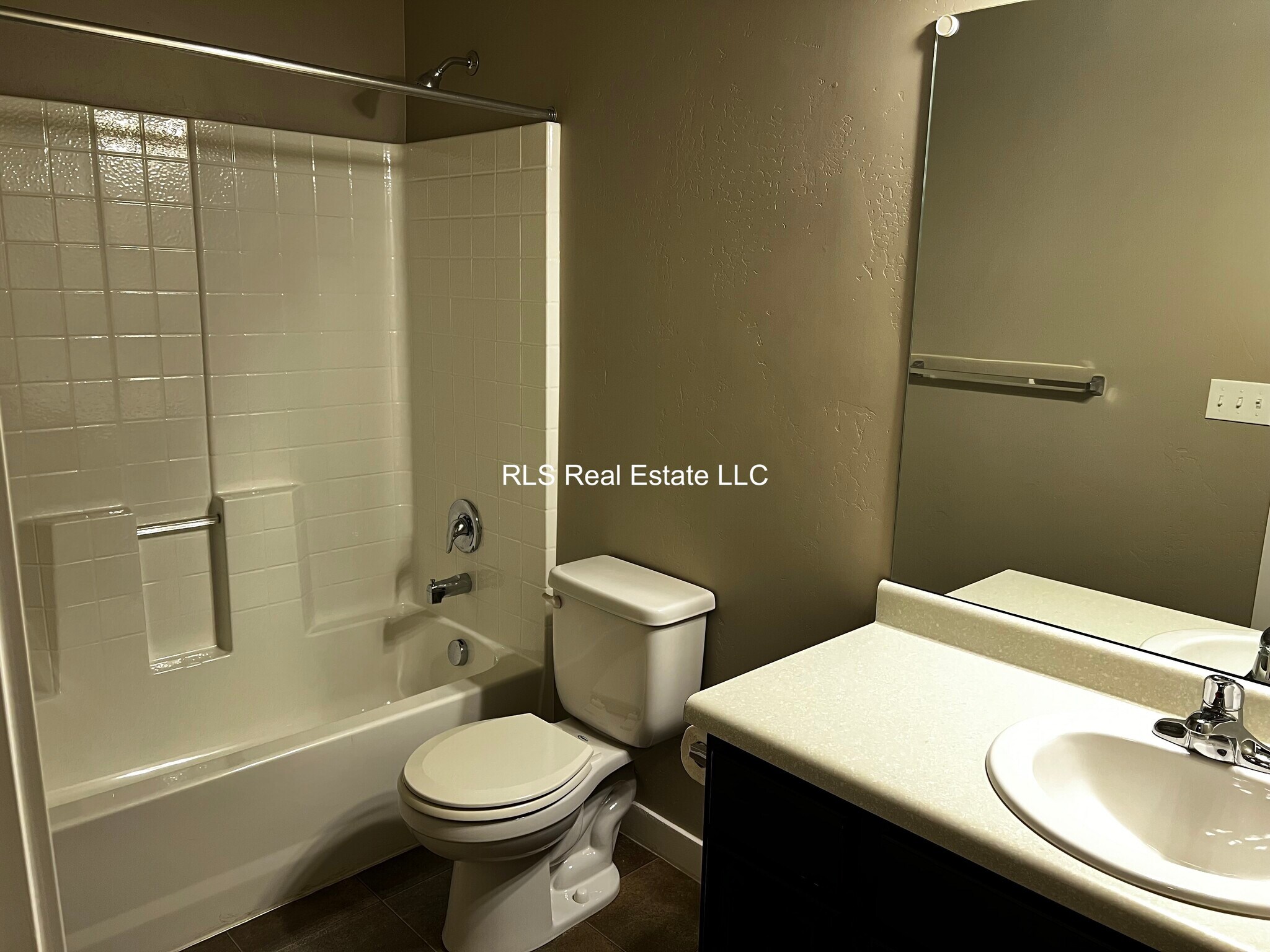 Building Photo - 122 S 1800 W
