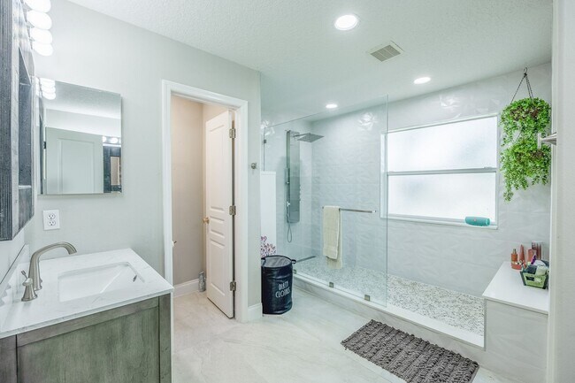 Building Photo - Gorgeous 4bed/3bath home FOR RENT at Winte...