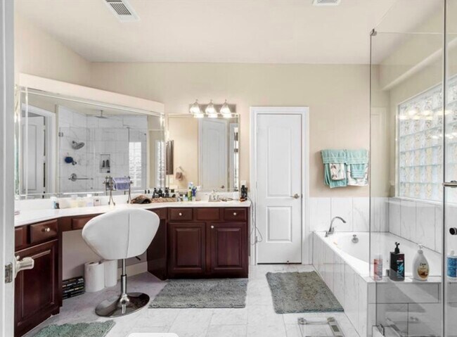 Building Photo - 2211 Mad River Ln