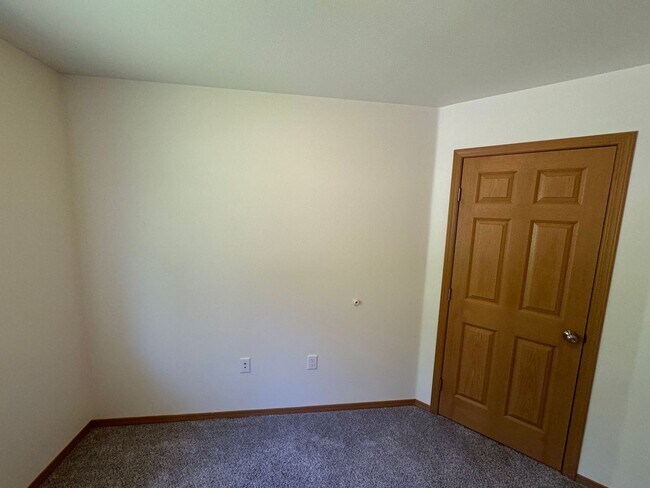 Building Photo - 5595 S Irwin Dr
