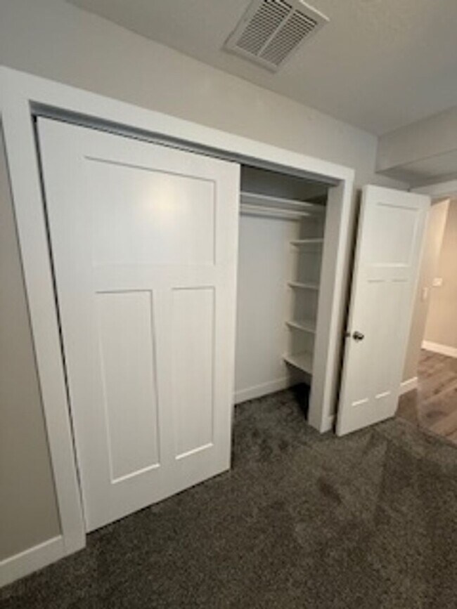 Building Photo - Marvelous