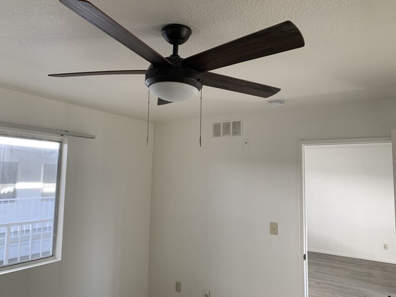 Building Photo - 147 S Ave 56