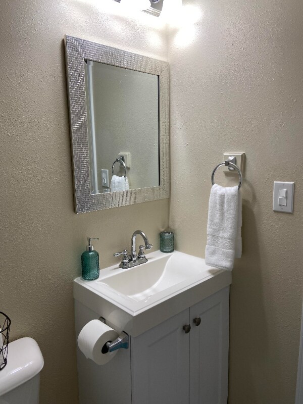 Building Photo - 810 Yucca Dr