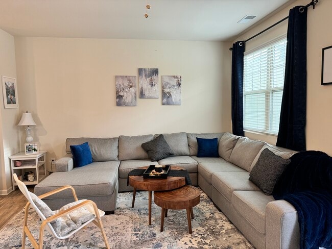 Building Photo - 529 Common Raven Ct