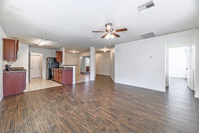 Building Photo - 11207 Hall Pines Ct