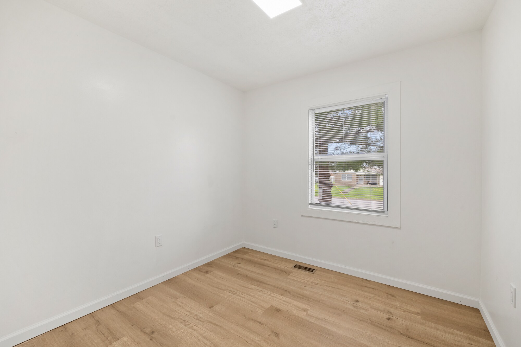 Building Photo - 2050 Willowood Dr N