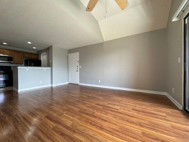 Building Photo - Altamonte Springs Top Floor Condo ~ Gated Waterfront Community ~ Must See!
