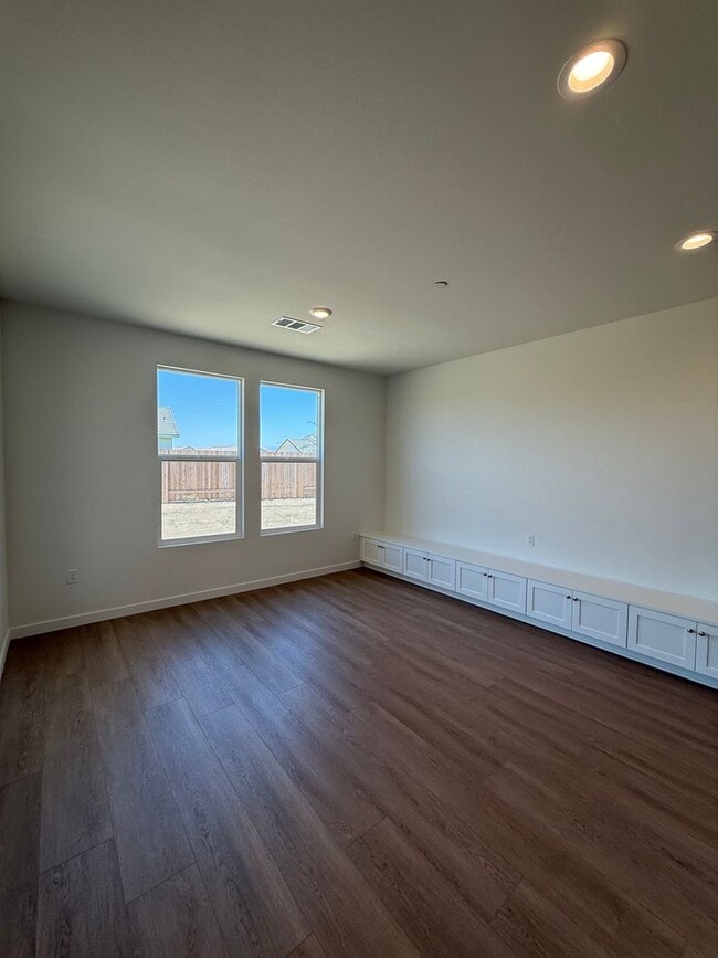 Building Photo - 510 Cobain Ct