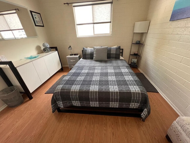 Building Photo - 1031 N 78th Pl