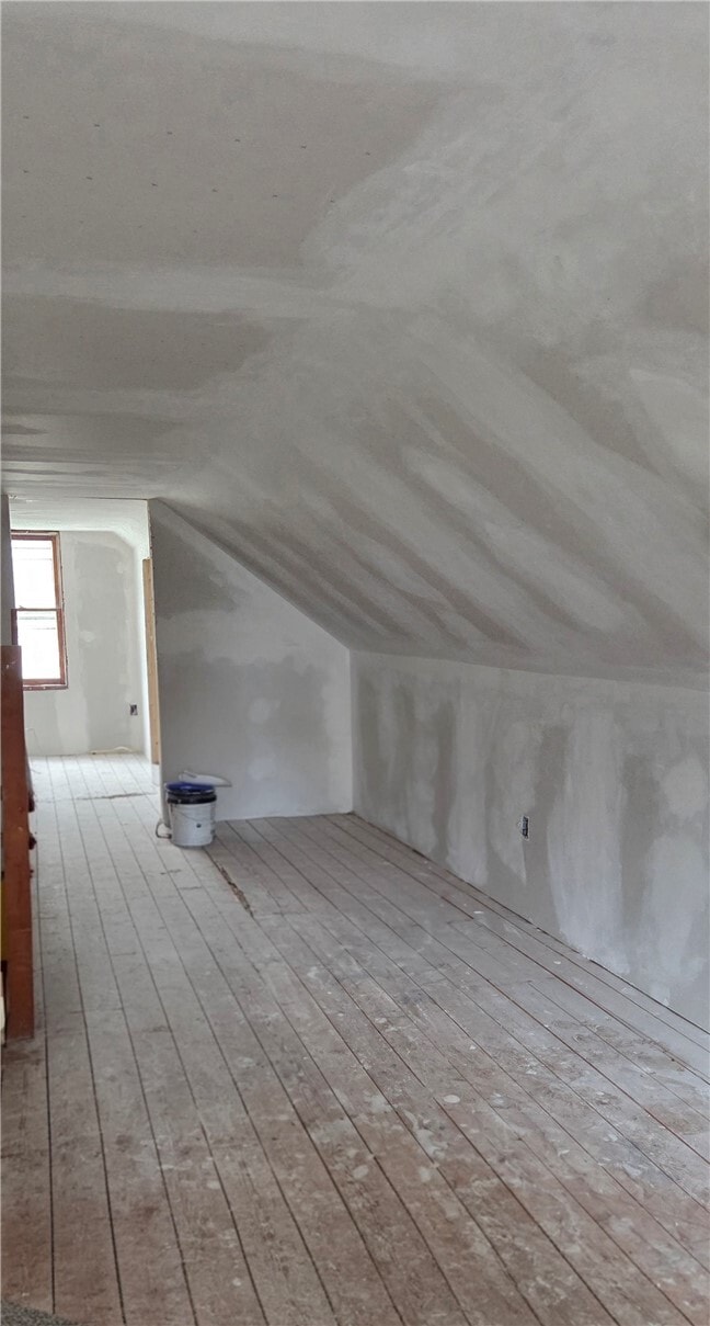 Building Photo - 70 Summit St