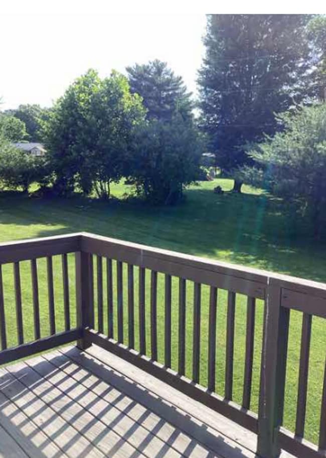 Building Photo - 3 bedroom, 2.5 bath Condo: Stoneview Neighborhood in Ellettsville! Available NOW!!