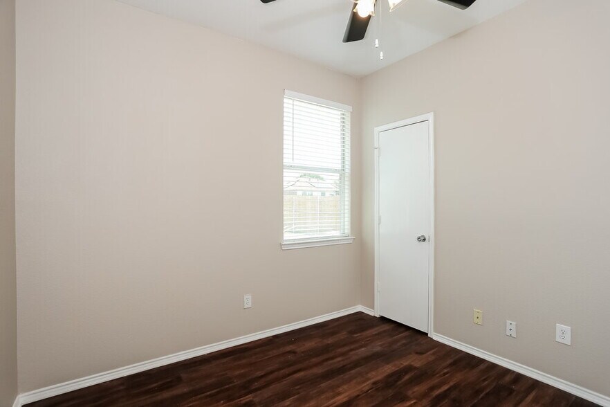 Building Photo - 1008 Buffalo Springs Dr