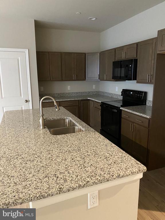 Building Photo - 6126 Sawgrass Ct