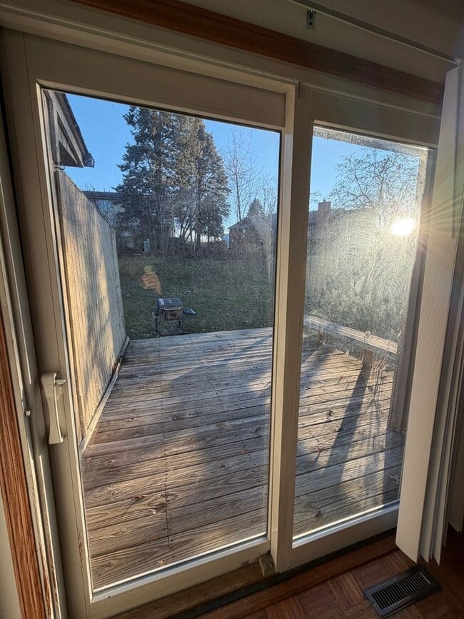 Building Photo - 3 Bed/2 Bath in Iowa City