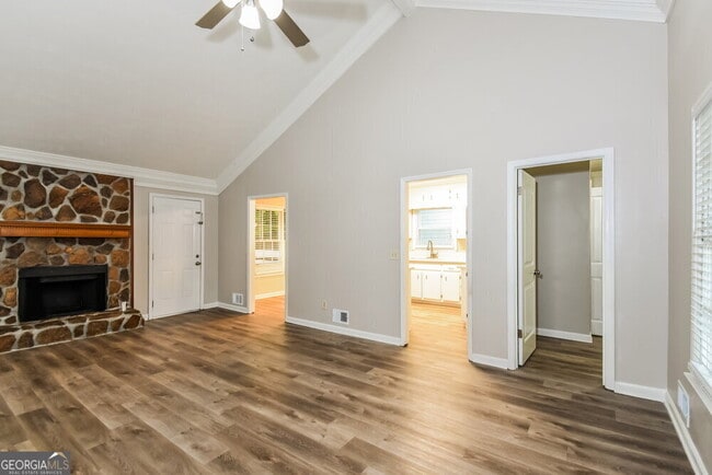 Building Photo - 1111 Realm Ln