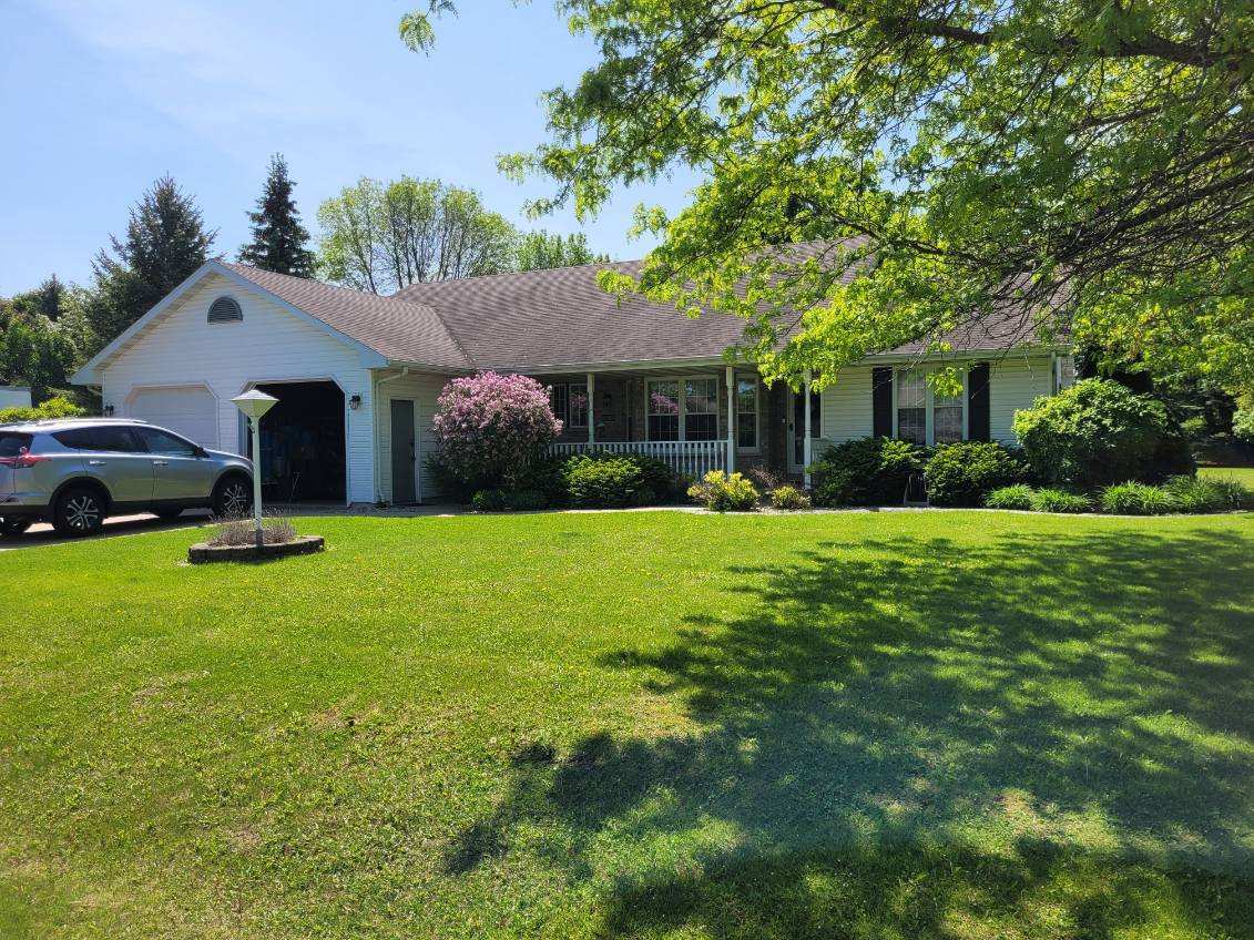 2 car garage - W5851 Hearthstone Dr