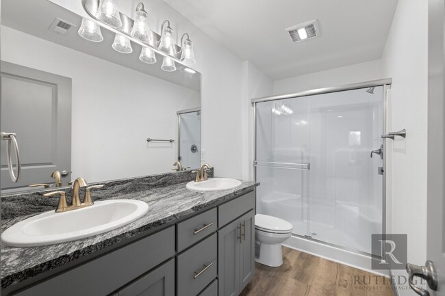 Building Photo - 3 Bed \ 2.5 Bath Gorgeous Newer Townhome!!