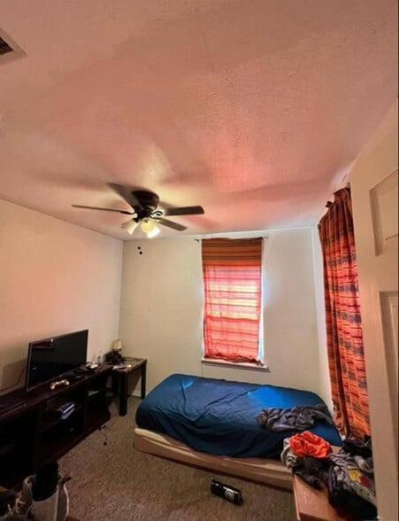 Building Photo - 7107 Sylvia Handy St