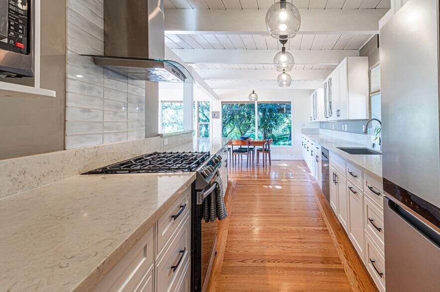 Building Photo - 1560 Ronne Dr