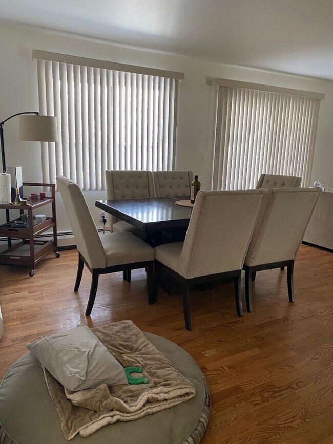 Building Photo - Charming 1 Level House 3 Bed, 2 Bath with ...